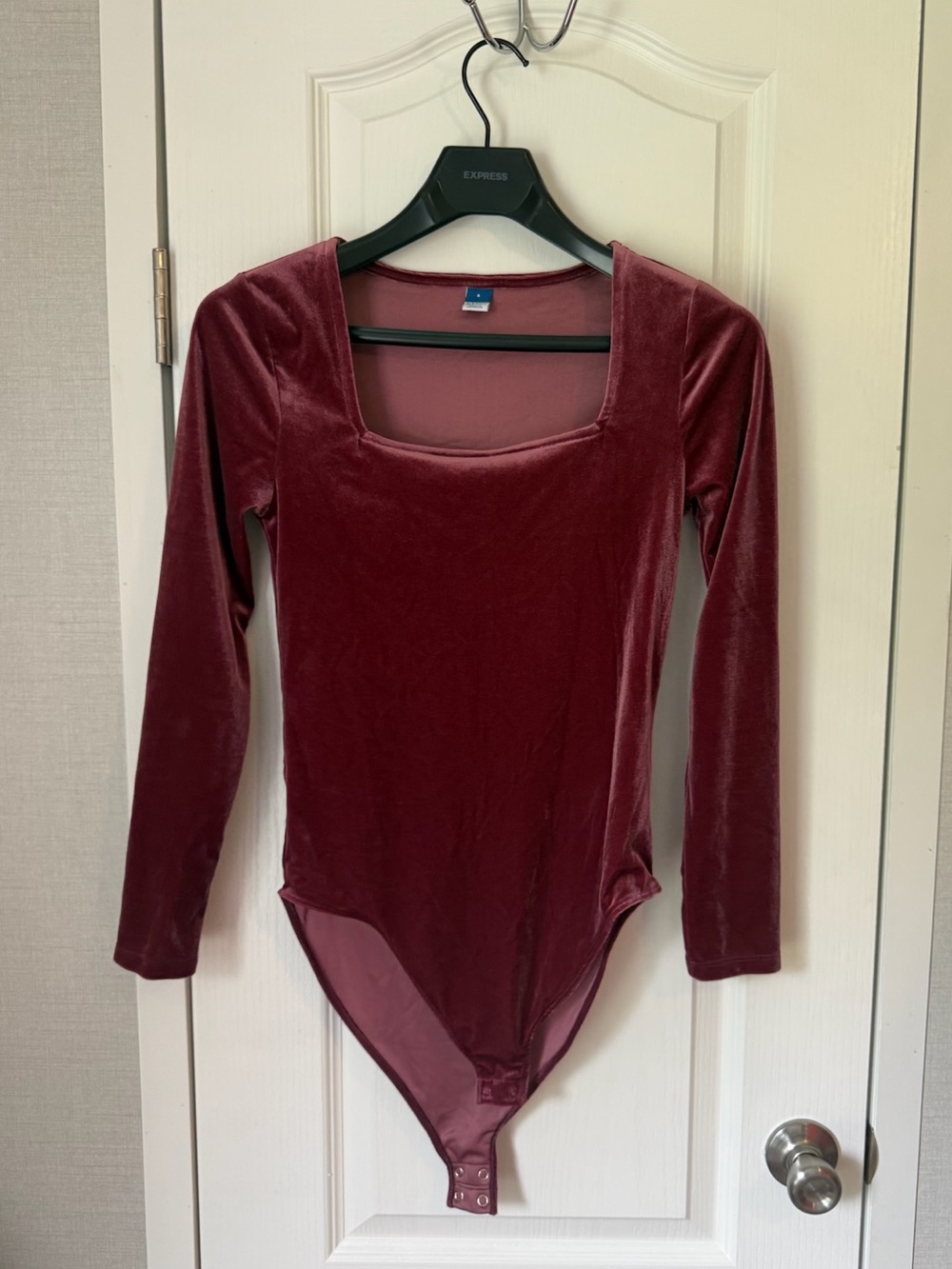 Old Navy Women’s Burgundy Long Sleeve One-Piece Bodysuit Solid, Size S